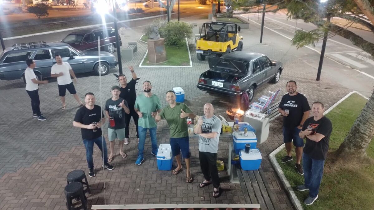 Paixão por carros antigos une amigos e dá origem a grupo em Morro da Fumaça