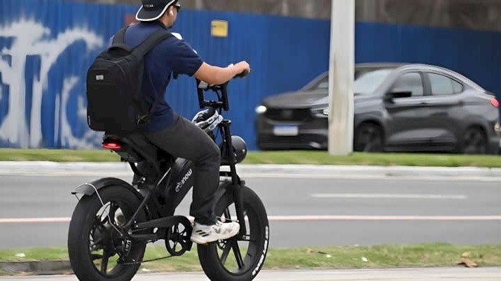 Nova regra exigirá CNH, placa e capacete para todos os ciclomotores em 2026
