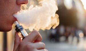 Professora da Unesc alerta para os perigos do cigarro eletrônico