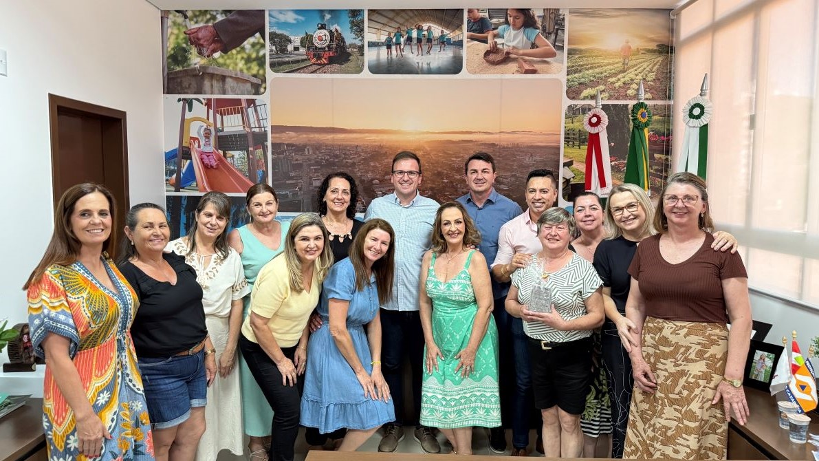 Servidoras que se despedem da Educação de Morro da Fumaça são homenageadas