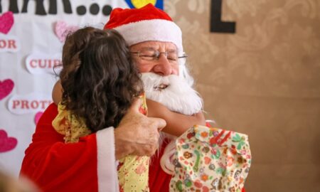 Sicoob Credija celebra o espírito natalino e a cooperação com a entrega de mais de 1,2 mil presentes