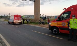 Colisão entre moto e carro deixa homem gravemente ferido no Bairro Naspolini