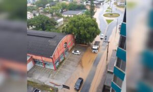Chuva intensa provoca alagamentos em Morro da Fumaça