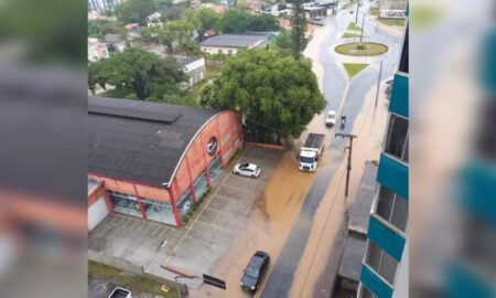 Chuva intensa provoca alagamentos em Morro da Fumaça