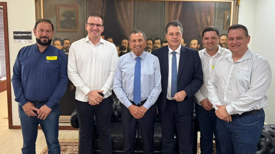 Deputados Julio Garcia e Rodrigo Minotto anunciam pavimentação da Avenida Júlio Coral