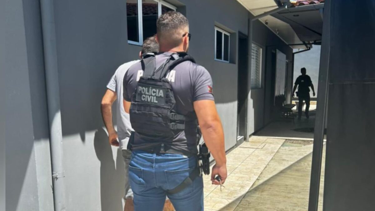 Homem é preso pela Polícia Civil por descumprir medida protetiva e ameaçar ex-companheira