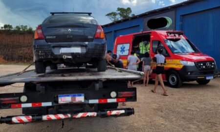 Bombeiros atendem acidente e motorista foge do local após colisão