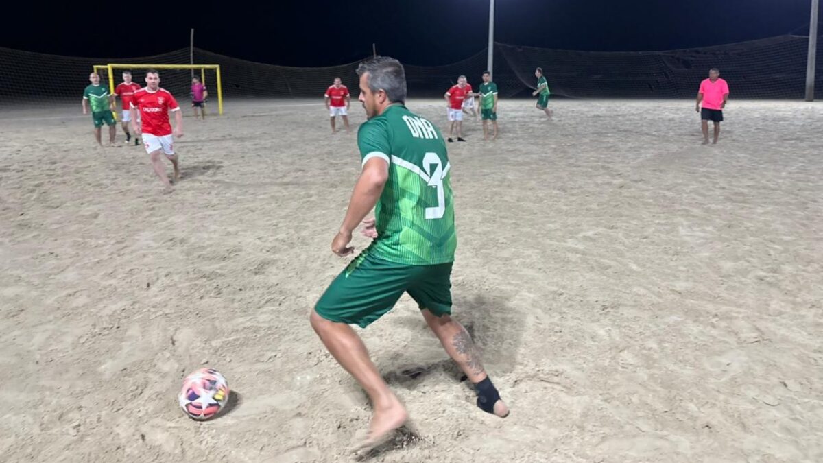 Geração e Caçadores vencem na abertura do Esplanada Master Beach Soccer