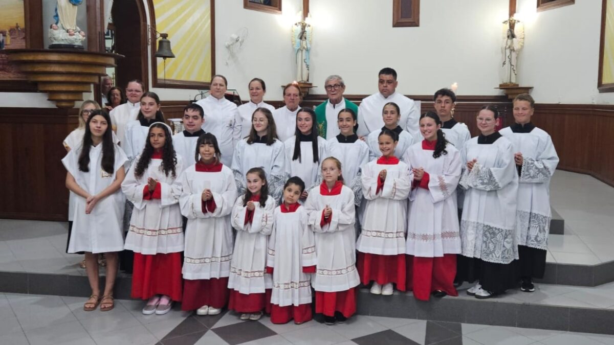 Com homenagens e carinho dos fiéis, Paróquia São Roque se despede do padre Sidnei