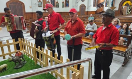 Terno de Reis percorre o centro de Morro da Fumaça em celebração ao Dia de Santo Reis