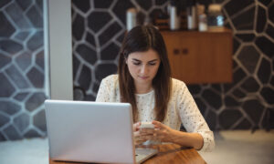 Licenciamento anual depende de mais fatores além do IPVA; entenda