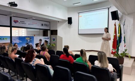 Educação fumacense reúne profissionais da Rede Municipal de Ensino para alinhamento pedagógico