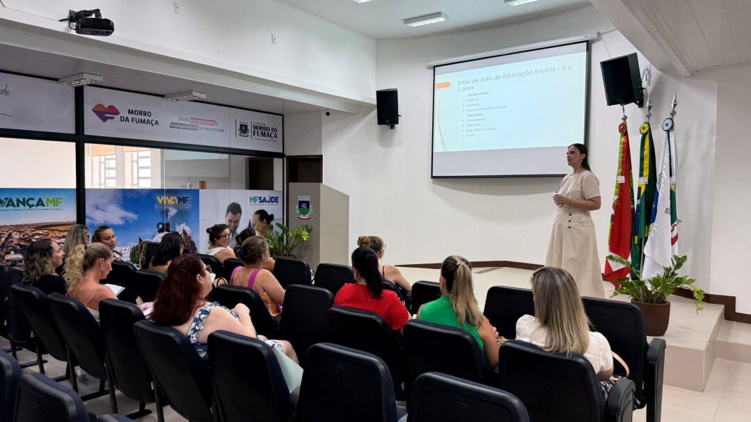 Educação fumacense reúne profissionais da Rede Municipal de Ensino para alinhamento pedagógico