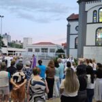 Oração da Via Sacra reúne fiéis na praça da Igreja Matriz São Roque 3 Oração da Via Sacra reúne fiéis na praça da Igreja Matriz São Roque