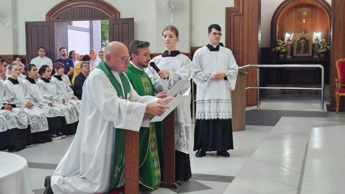 Padre Daniel Zilli toma posse como novo pároco da Paróquia São Roque