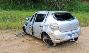 Motorista perde o controle e veículo capota na Rodovia Gregório Espíndola