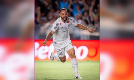 Moisés Vieira marca o primeiro gol com a camisa do Santos
