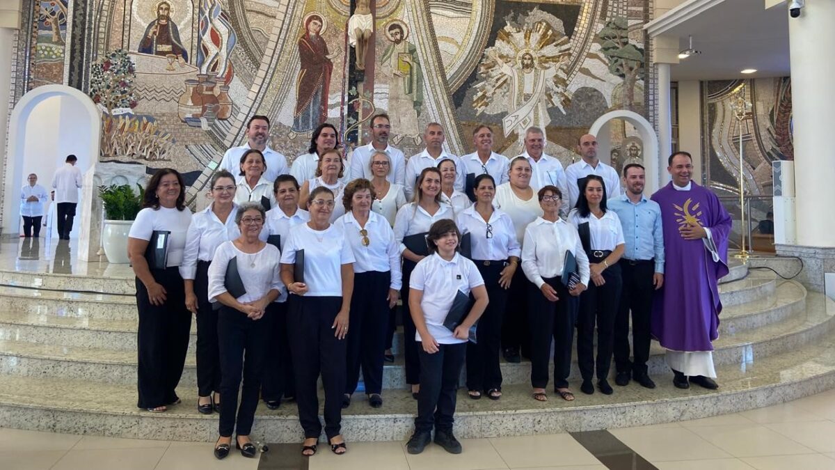 Coral Monte Carmelo se apresenta pela primeira vez na Basílica de Içara