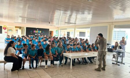 Projeto nas escolas de Morro da Fumaça orienta alunos sobre respeito, bullying e convivência