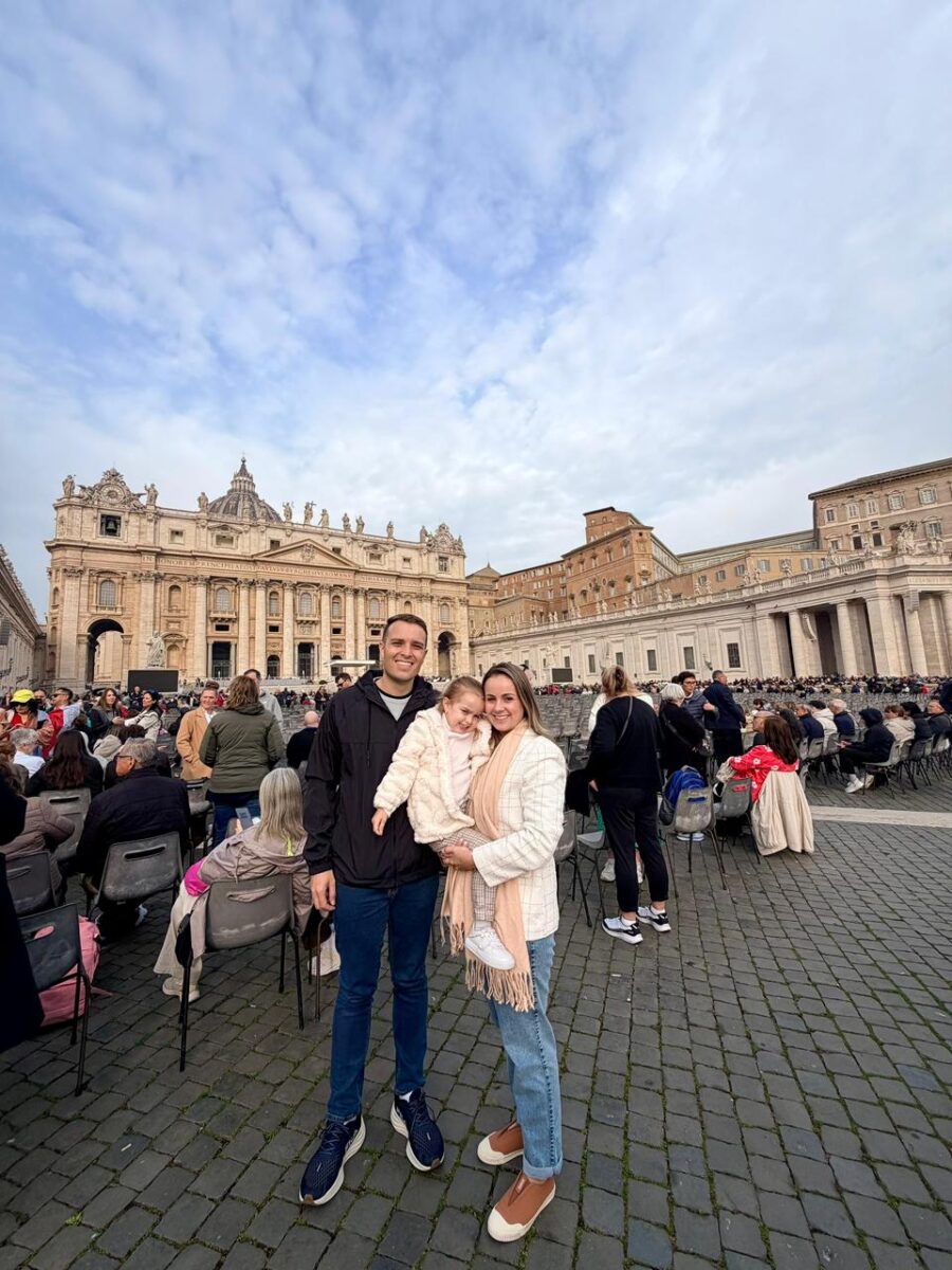 Criança de Morro da Fumaça recebe bênção do Papa no Vaticano 2 Criança de Morro da Fumaça recebe bênção do Papa no Vaticano