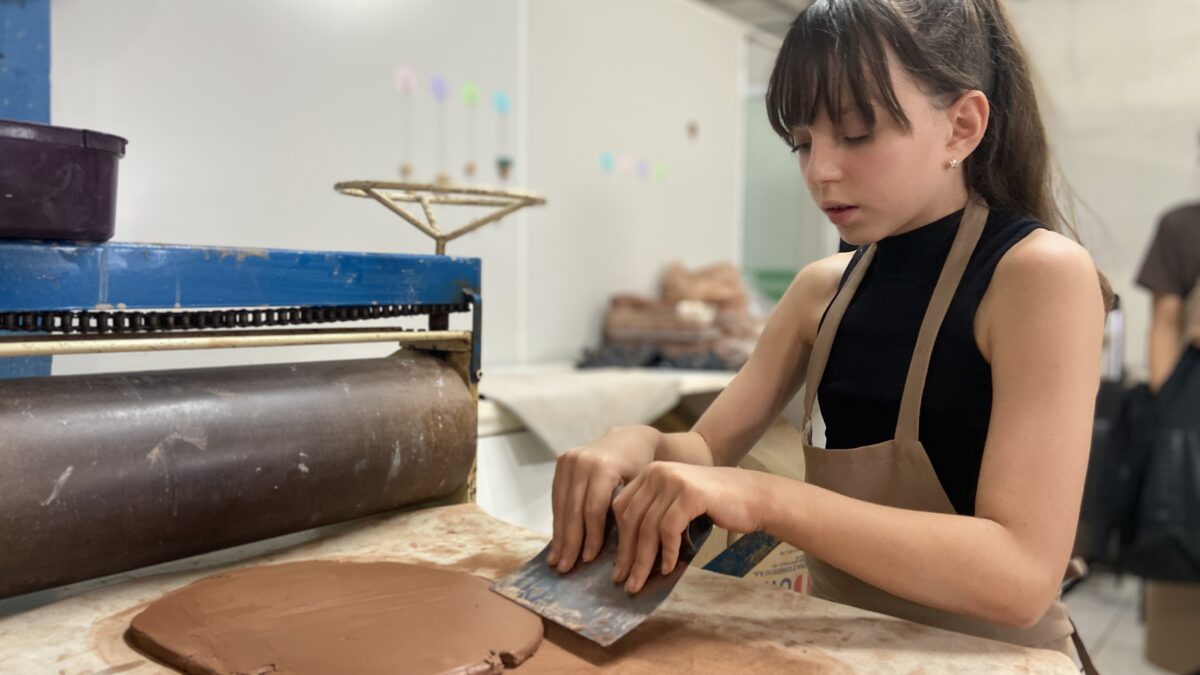 Curso infantil de cerâmica artística inicia nova turma e fortalece tradição em Morro da Fumaça