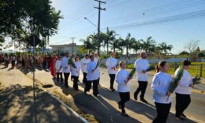 Semana Santa inicia com missa e bênção de Ramos na Paróquia São Roque
