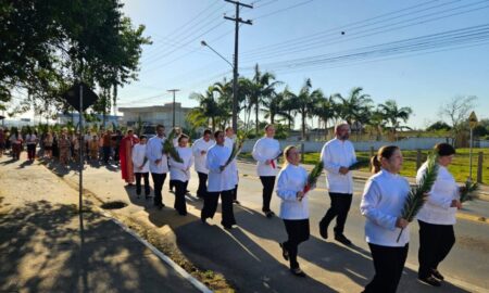 Semana Santa inicia com missa e bênção de Ramos na Paróquia São Roque