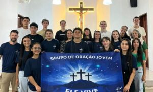 Grupo de Jovens arrecada doces para Páscoa de crianças no bairro Naspolini