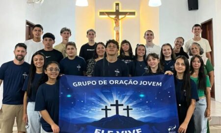 Grupo de Jovens arrecada doces para Páscoa de crianças no bairro Naspolini