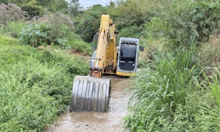 Morro da Fumaça realiza limpeza preventiva nos córregos do Rio Linha Torrens