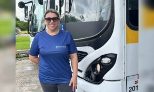 Entre a estrada e o carinho dos alunos, motorista encontra realização na profissão