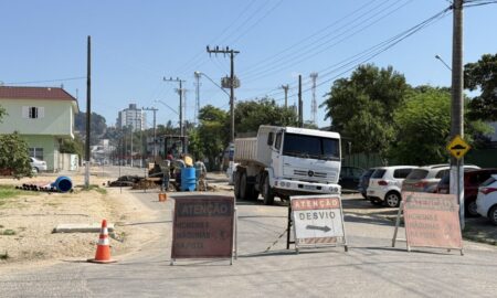 Rua 15 de Novembro tem interdições temporárias para avanço das obras de esgotamento sanitário