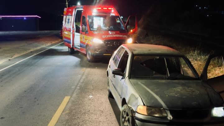 Colisão entre carro e moto deixa homem ferido