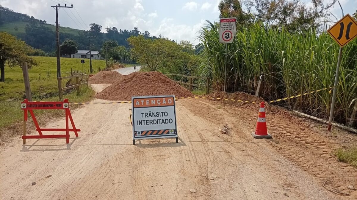 Defesa Civil interdita ponte na Linha Bortolatto, entre Morro da Fumaça e Cocal do Sul