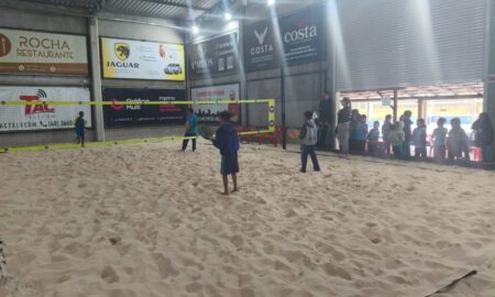 Circuito de Beach Tennis movimenta alunos do projeto Em Movimento