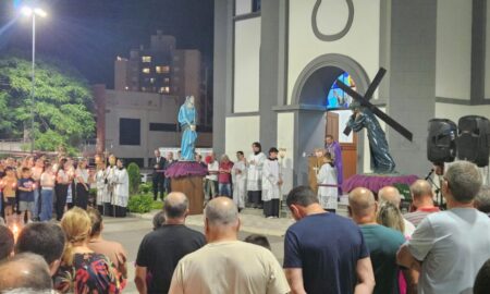 Fiéis participam do Encontro das Imagens na Paróquia São Roque