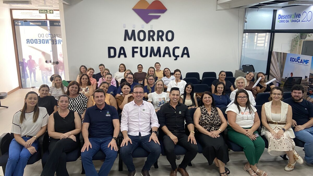 Morro da Fumaça entrega certificados a educadores por práticas na alfabetização