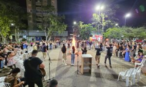 Luau reúne jovens e famílias na Praça da Igreja Matriz São Roque