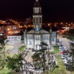 Luau reúne jovens e famílias na Praça da Igreja Matriz São Roque