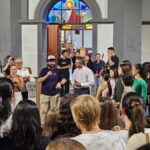 Luau reúne jovens e famílias na Praça da Igreja Matriz São Roque