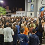 Luau reúne jovens e famílias na Praça da Igreja Matriz São Roque