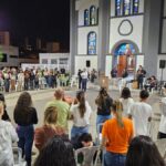 Luau reúne jovens e famílias na Praça da Igreja Matriz São Roque