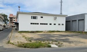 Paróquia São Roque busca doações para ampliar e pavimentar estacionamento