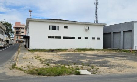 Paróquia São Roque busca doações para ampliar e pavimentar estacionamento