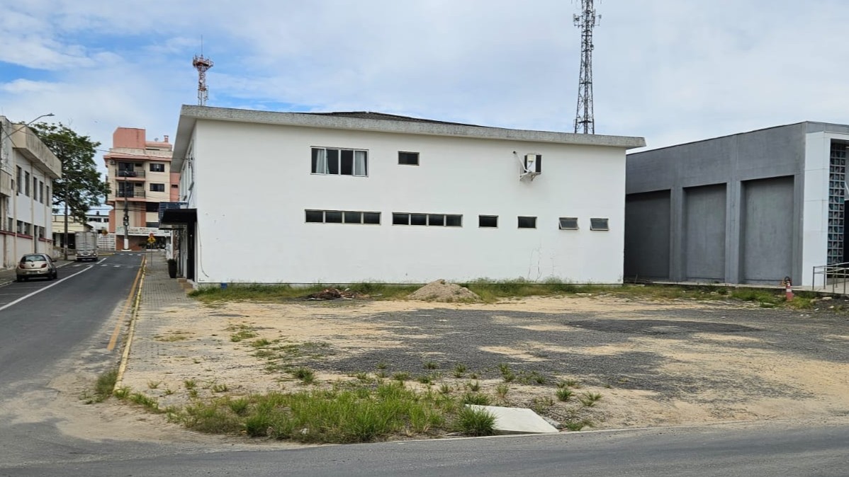 Paróquia São Roque busca doações para ampliar e pavimentar estacionamento