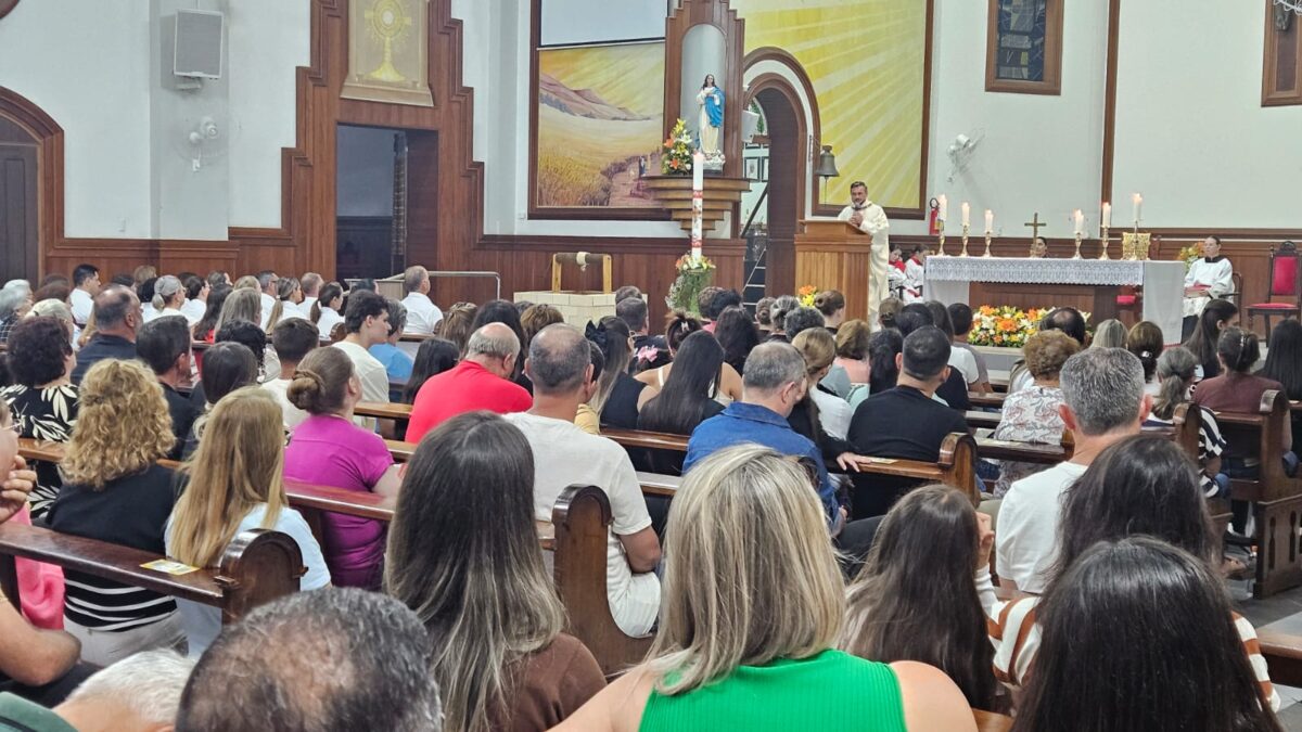 Missa carismática é celebrada na Igreja Matriz São Roque