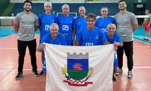 Morro da Fumaça marca presença no Jasti com equipe de vôlei 60+
