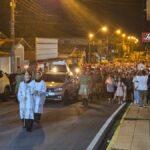 Fiéis acompanham Via Sacra e Procissão do Senhor Morto em Morro da Fumaça