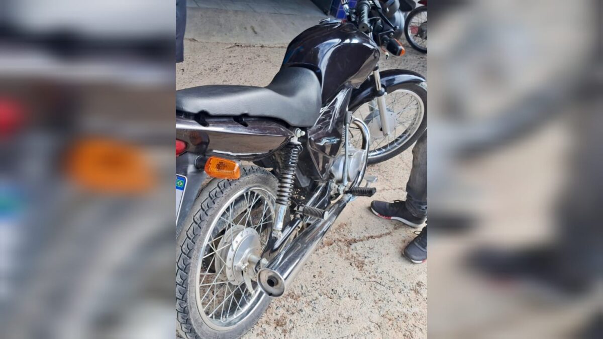 Homem é detido por receptação após deixar moto furtada em oficina
