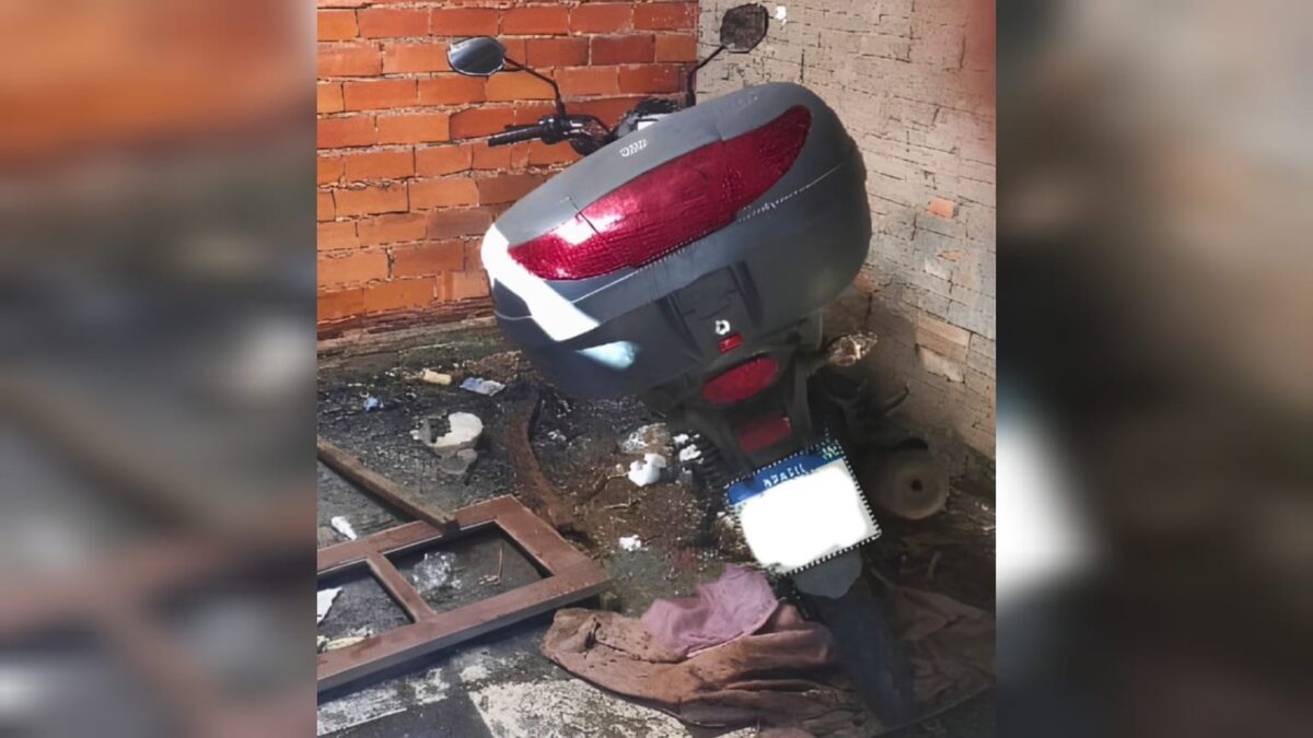 Moto furtada durante a madrugada é recuperada pela Polícia Militar
